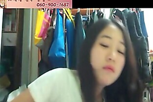 weird korean girl suck her toes