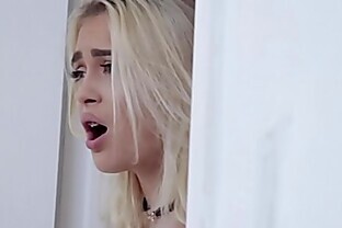 Tongue Blonde doing Squirting