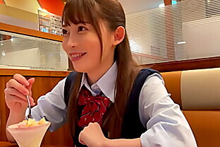 エロ同人作家のおじさんとお付き合いしている現役JK。おじさんの生ハードピストンでイカされまくった直後の敏感な生膣奥を、生追撃ピストンで更に突かれまくる。　