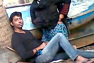 Desi couple caught fucking outdoor