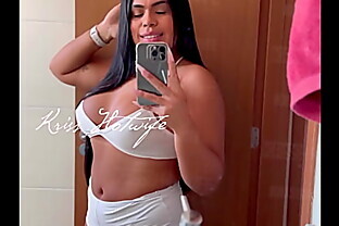 Kriss Hotwife - no espelho do banheiro