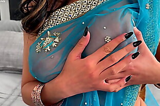 Pakistani Bhabi Aaliyah Yasin fucks her pussy whilst speaking Urdu