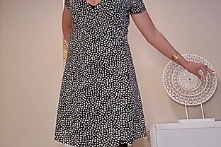 Vends-ta-culotte - Superbe amatrice française fait un strip-tease et se masturbe - Lola-Liz