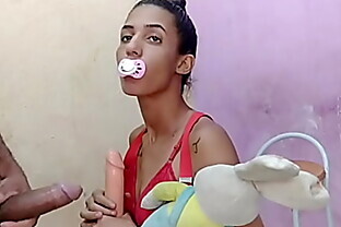 sacanagem teen tailandesa 18Yo chupa pau e tem a bunda fudida: