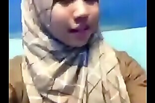 Lifeguard in Hijab Voyeur