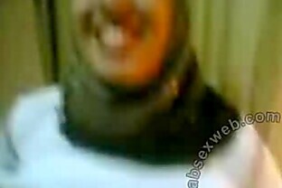 Shy Egyptian In Hijab Shows Pussy ( by meroo)