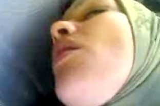 Arab  Sexy Bitch Fucking In Car