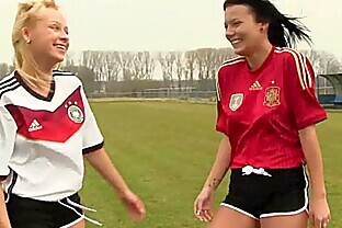 Teen lesbians fuck outdoors