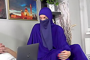 Niqab babe likes it hard