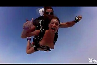 Nude Hot Girls Skydiving!