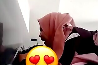 Bride in Hijab Pissing