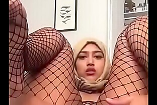 Leaked video of Arab girl with her BF