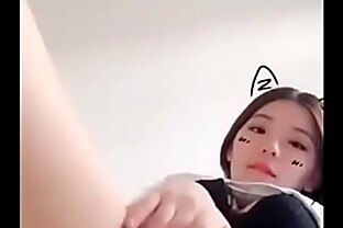 pretty chinese girl masturbates while live 4 min